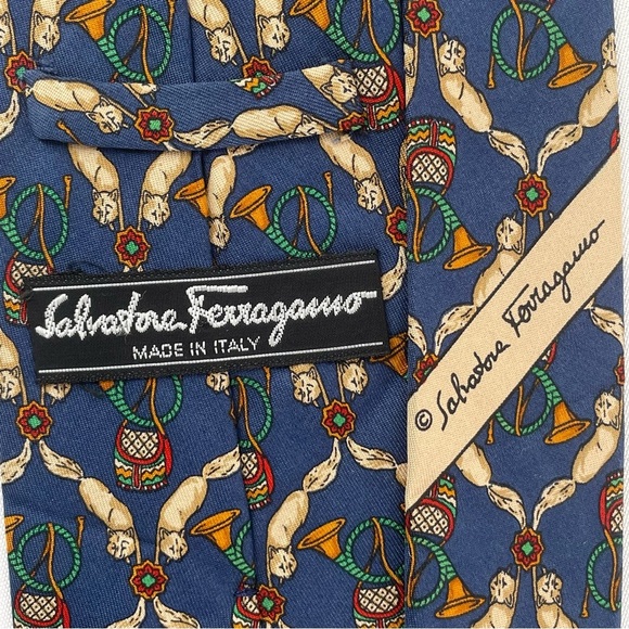 Salvatore Ferragamo Country Pursuits Fox Hunting Classic Luxury 100% Silk Tie - Picture 2 of 11